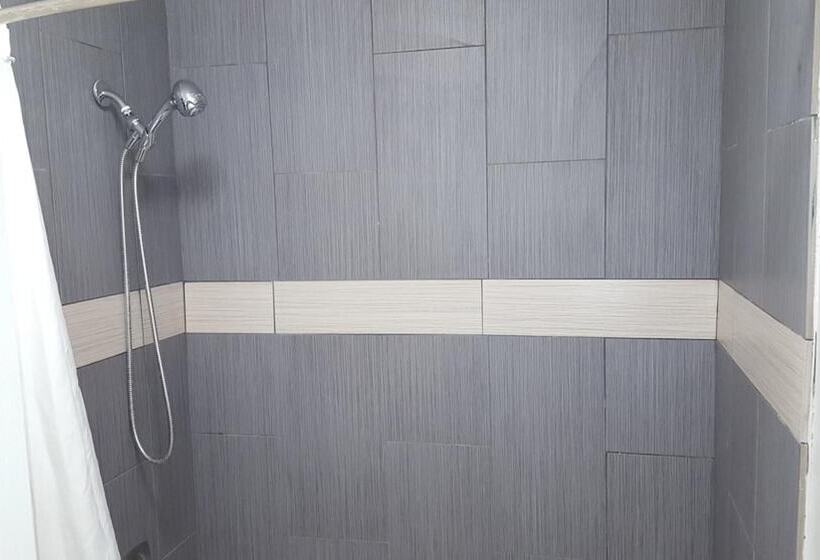 Travelers Lodge Motel Marshall