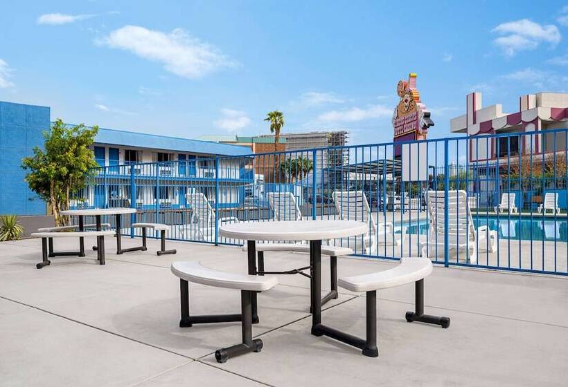 هتل Travelodge By Wyndham Las Vegas