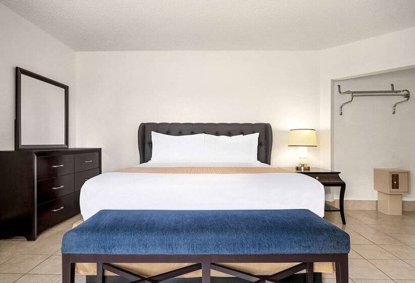 هتل Travelodge By Wyndham Las Vegas