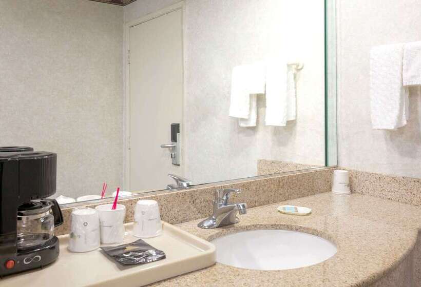 호텔 Travelodge By Wyndham Long Beach Convention Center