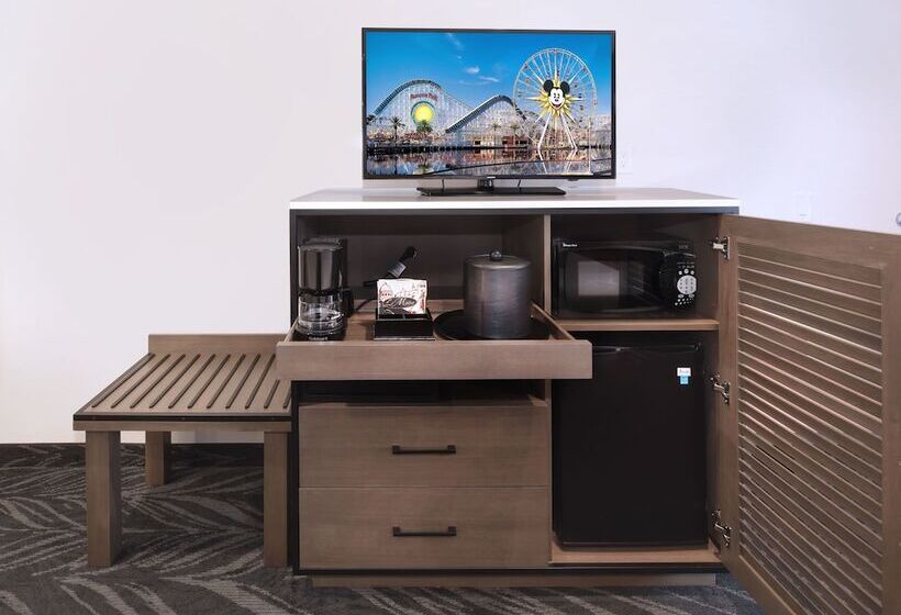 ホテル Tropicana Inn And Suites