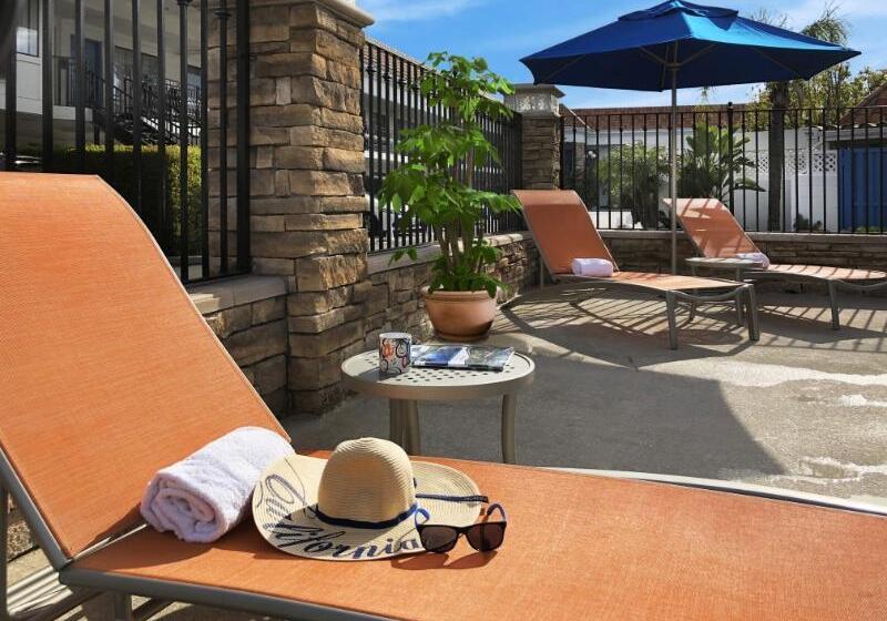 ホテル Tropicana Inn And Suites