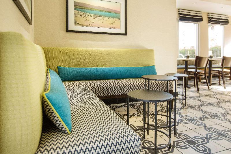 בית מלון כפרי West Beach Inn, A Coast