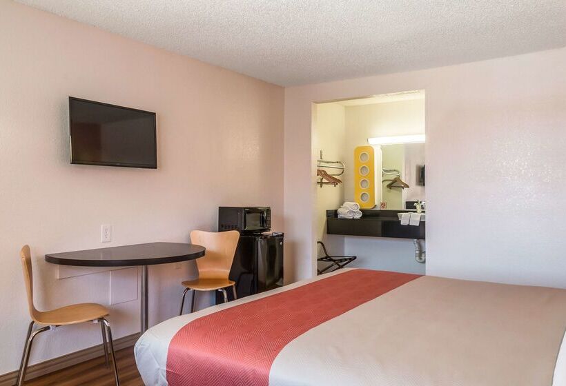 Motel 6mesquite, Tx  Rodeo  Convention Ctr