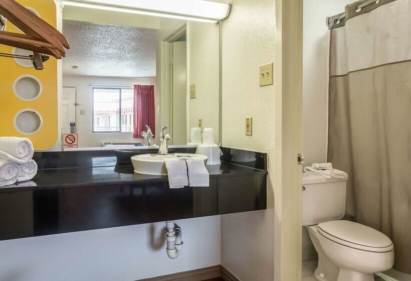 Motel 6mesquite, Tx  Rodeo  Convention Ctr