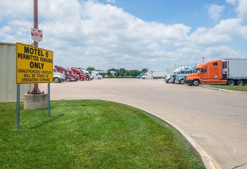 Motel 6mesquite, Tx  Rodeo  Convention Ctr