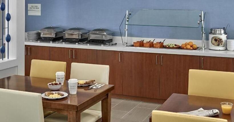 اقامتگاه Sonesta Es Suites Ann Arbor