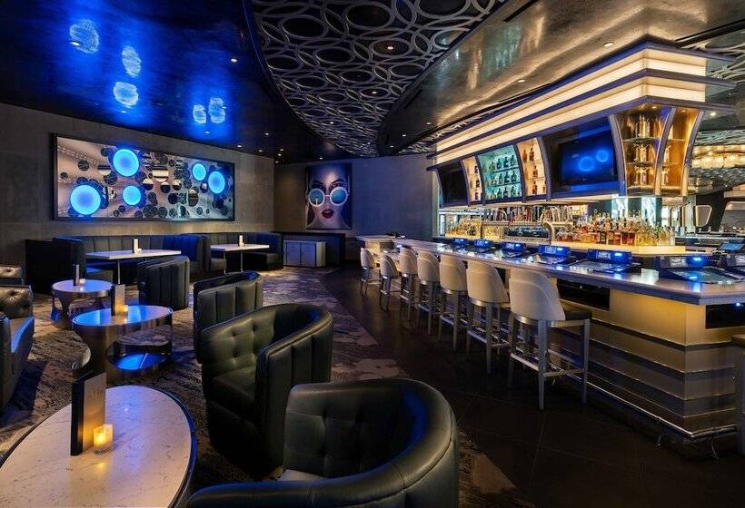 استراحتگاه The Strat Hotel, Casino & Tower