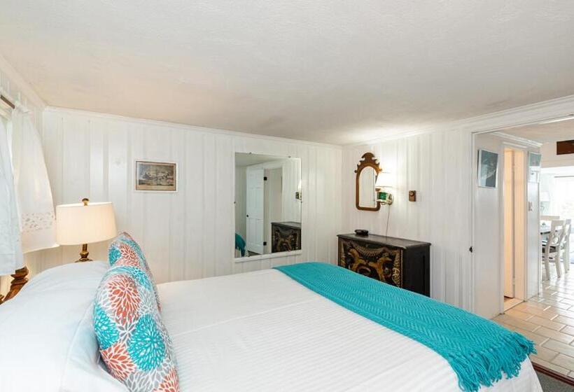The Masthead Resort