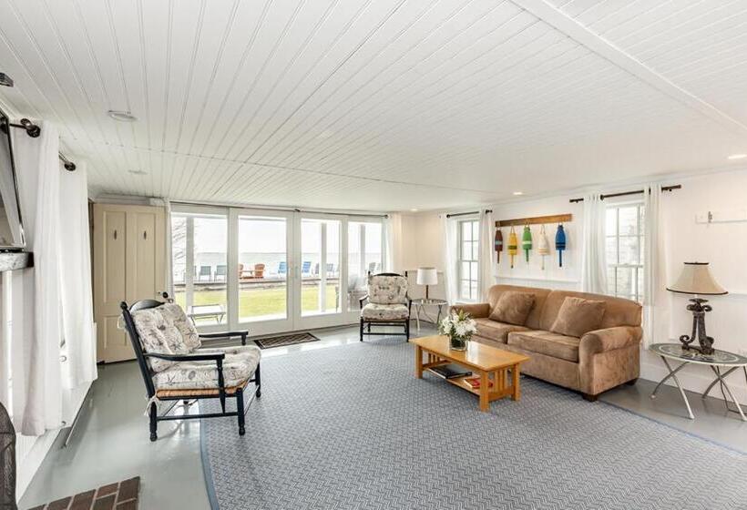 The Masthead Resort