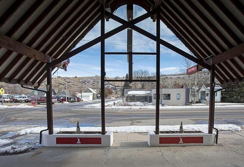 Yodeler Motel