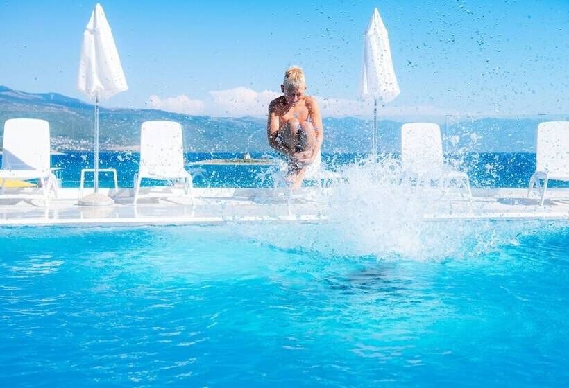 هتل Aminess Lišanj Family