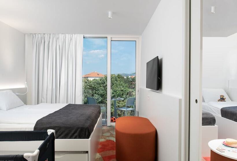 هتل Aminess Lišanj Family