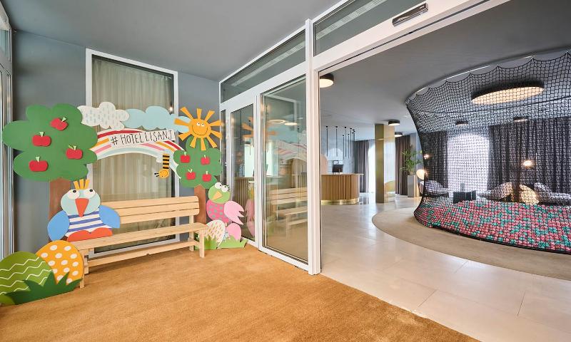 هتل Aminess Lišanj Family