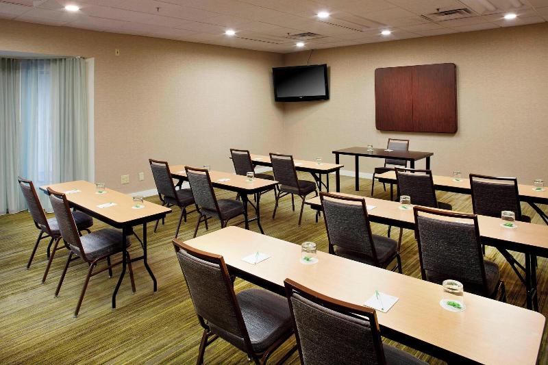 هتل Courtyard By Marriott Lansing