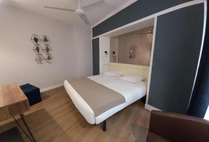 هتل Eiffel Kensington