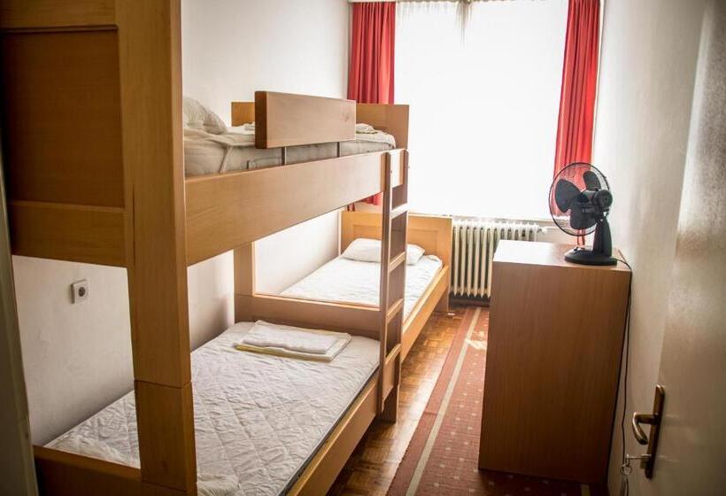 בית מלון כפרי Hi Hostel Zagreb