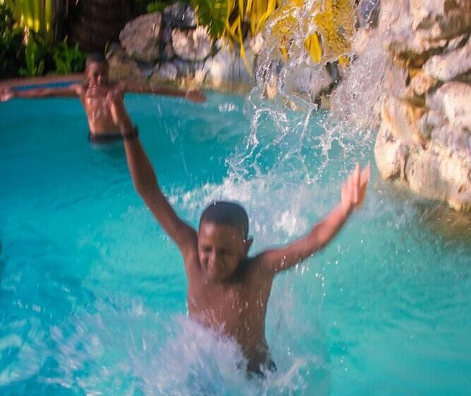 هتل Kariwak Village Holistic Haven And