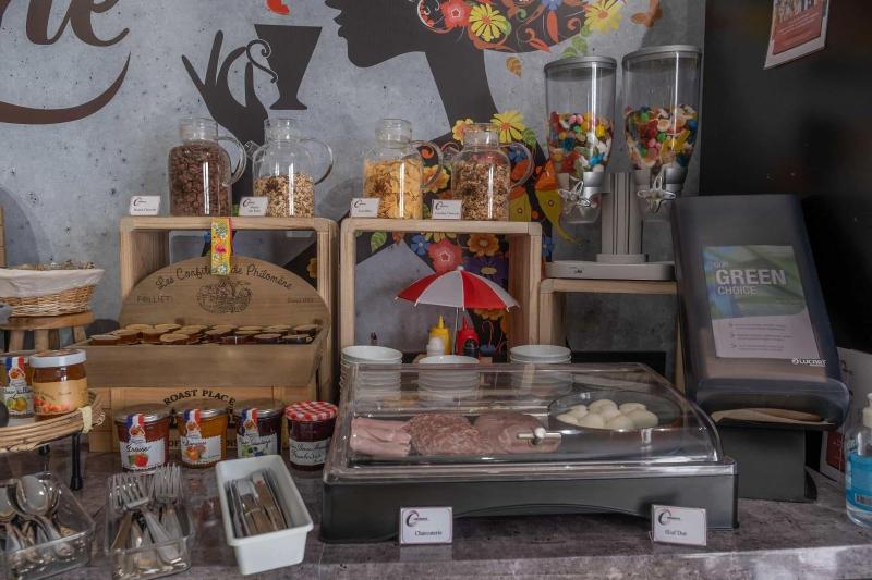 בית מלון כפרי The Originals Access, Bourges Nord Saintdoulchard