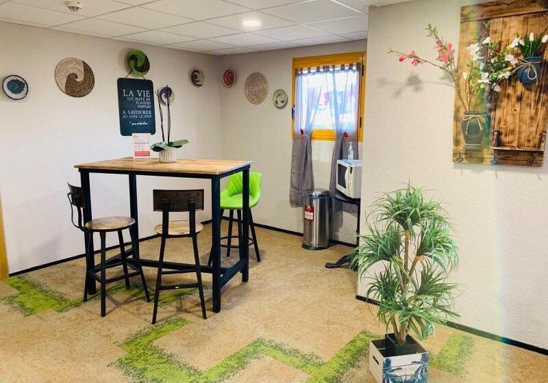 בית מלון כפרי The Originals Access, Bourges Nord Saintdoulchard