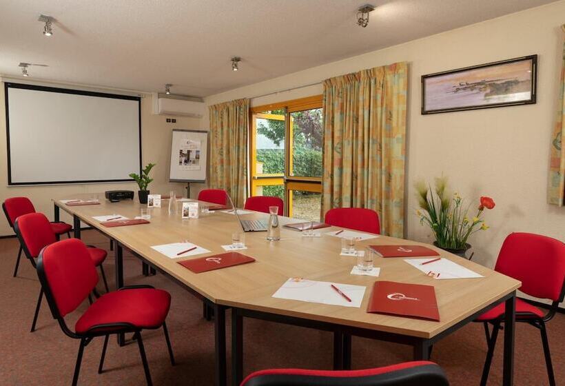 בית מלון כפרי The Originals Access, Bourges Nord Saintdoulchard