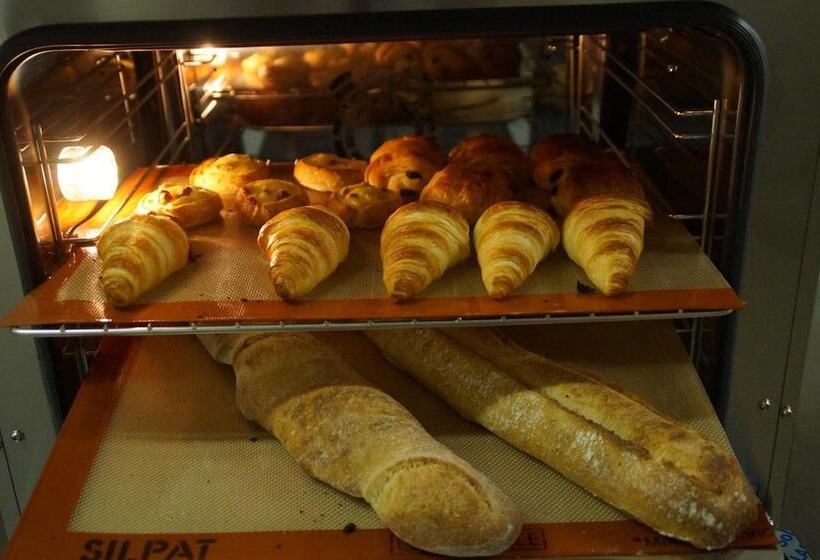 בית מלון כפרי The Originals Access, Bourges Nord Saintdoulchard