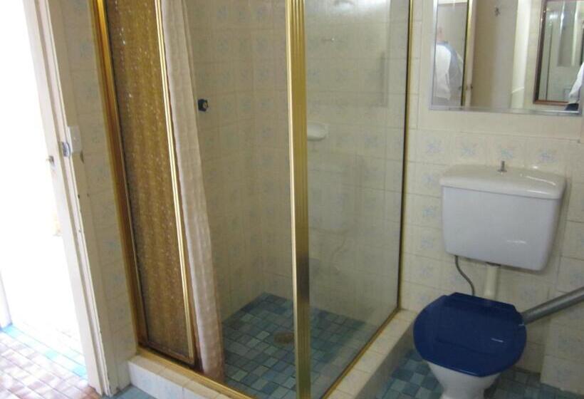 فندق Canberra Lyneham Motor Inn