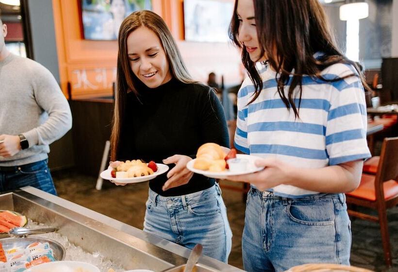 Delta Hotels By Marriott Saguenay Conference Centre