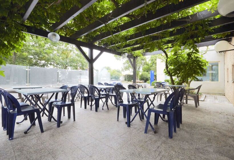 Отель Hôtel Restaurant Kyriad Mulhouse Nord Illzach