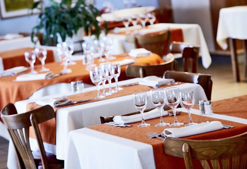 Отель Hôtel Restaurant Kyriad Mulhouse Nord Illzach