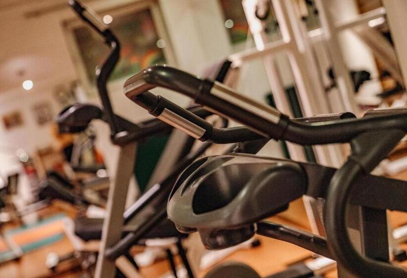 هتل Restaurant Lebzelter