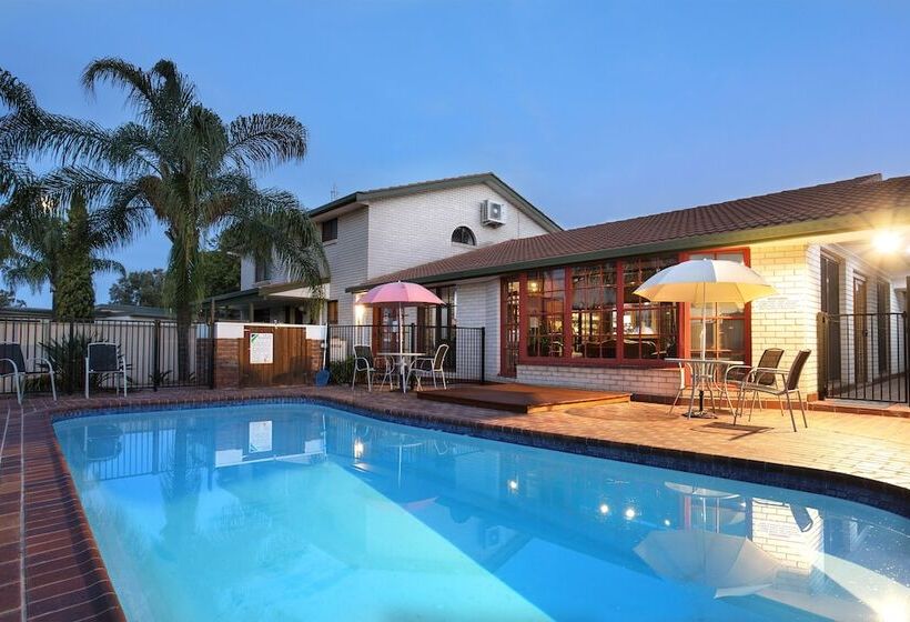 فندق Tamworth Motor Inn & Cabins
