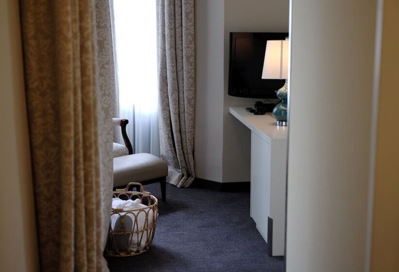 هتل Villa Carlton   Adults Only