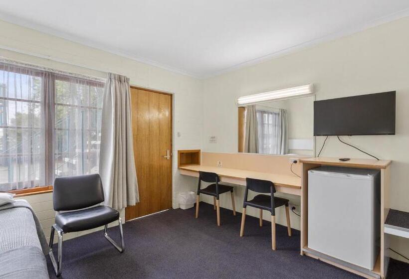 Martin Cash Motel