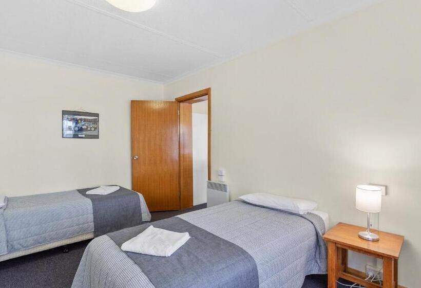 Martin Cash Motel