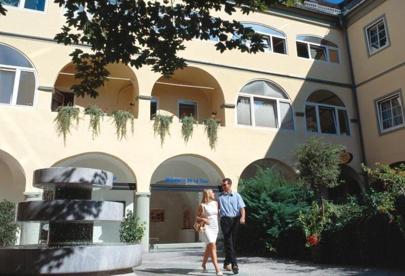 هتل Goldener Brunnen