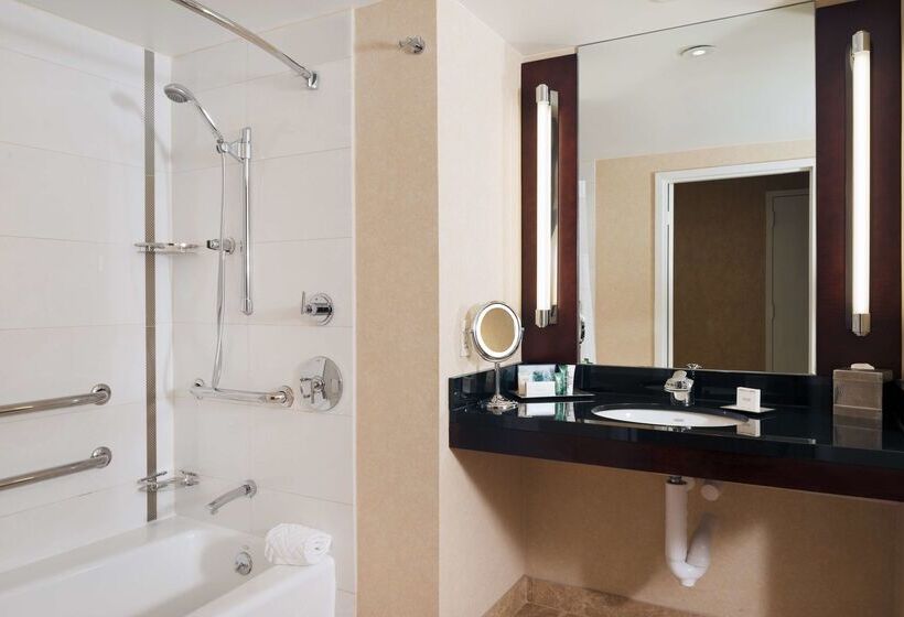 בית מלון כפרי Hilton Charlotte Uptown