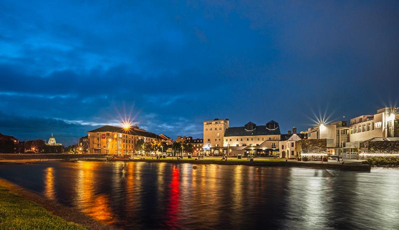 ホテル Leonardo Galway