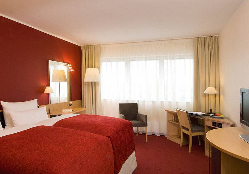 هتل NH Dresden Neustadt