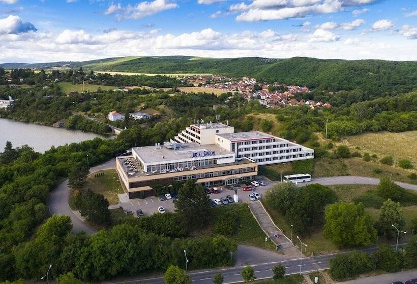 هتل Orea Resort Santon Brno