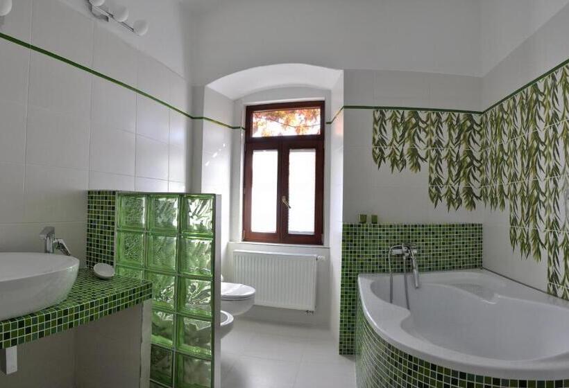 هتل Pension Pod Věží