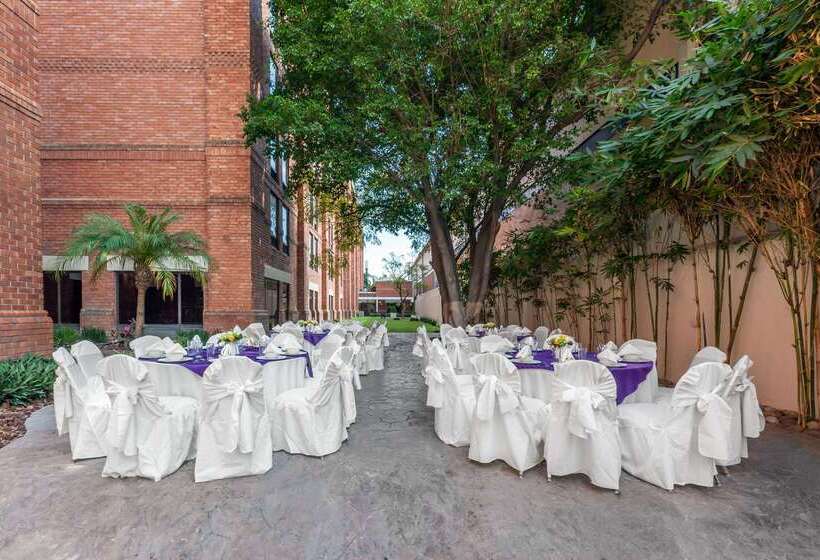 בית מלון כפרי Wyndham Garden Monterrey Norte