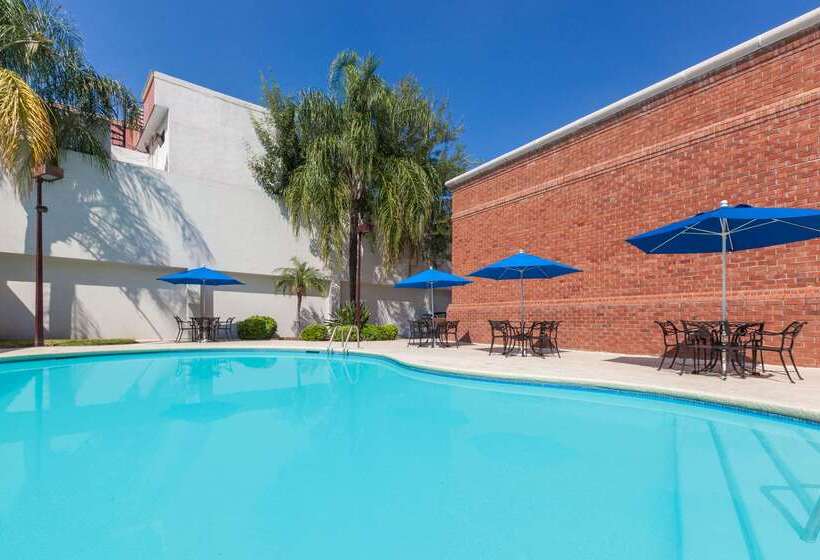 בית מלון כפרי Wyndham Garden Monterrey Norte