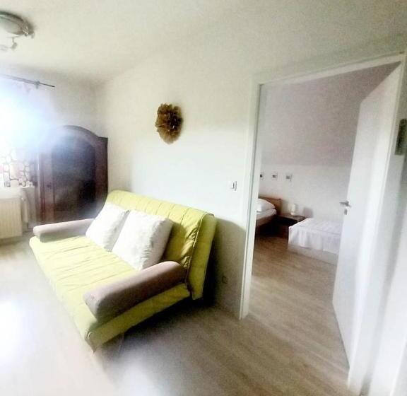 هتل Apartmány Za Sněžníkem