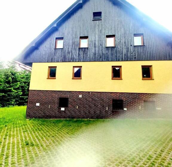 هتل Apartmány Za Sněžníkem