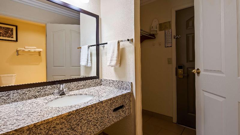 Отель Best Western Executive Inn