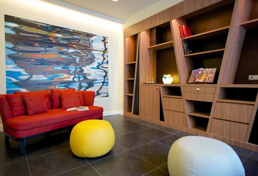 هتل Mercure Napoli Centro Angioino