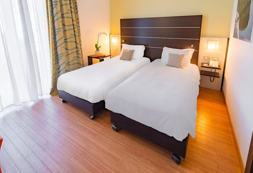 هتل Mercure Napoli Centro Angioino