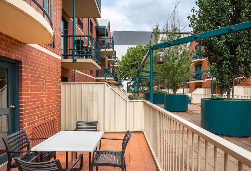 هتل Breakfree Adelaide