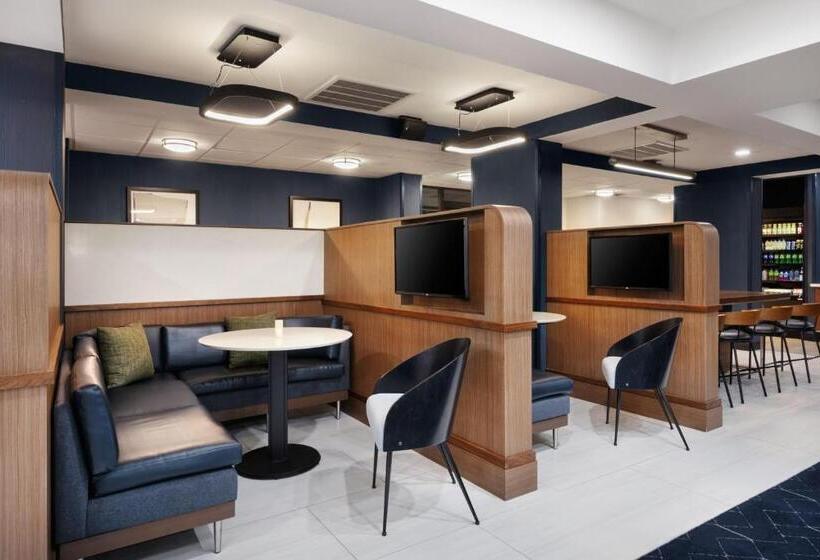 هتل Courtyard Mobile